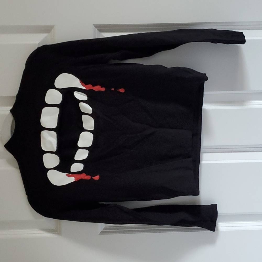 Crop top long-sleeved vampire